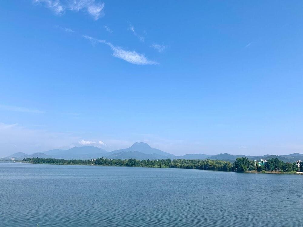 Khung cảnh hồ Đại Lải trong xanh, thanh bình (Nguồn: Đảo Ngọc Đại Lải Resort)